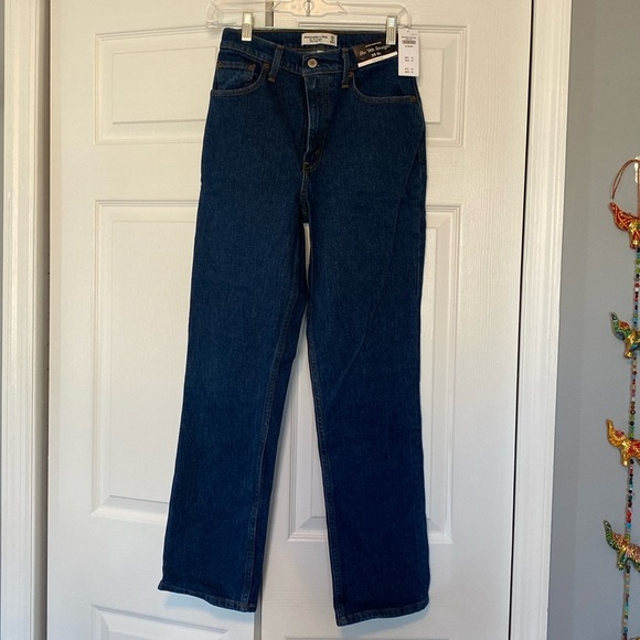 NWT women’s A&F Curve Love Ultra High Rise The 90s straight sz 25/0 Short - Picture 2 of 6